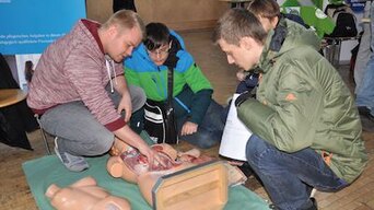 Bilder von anatomischer Modellpuppe vom Boysday
